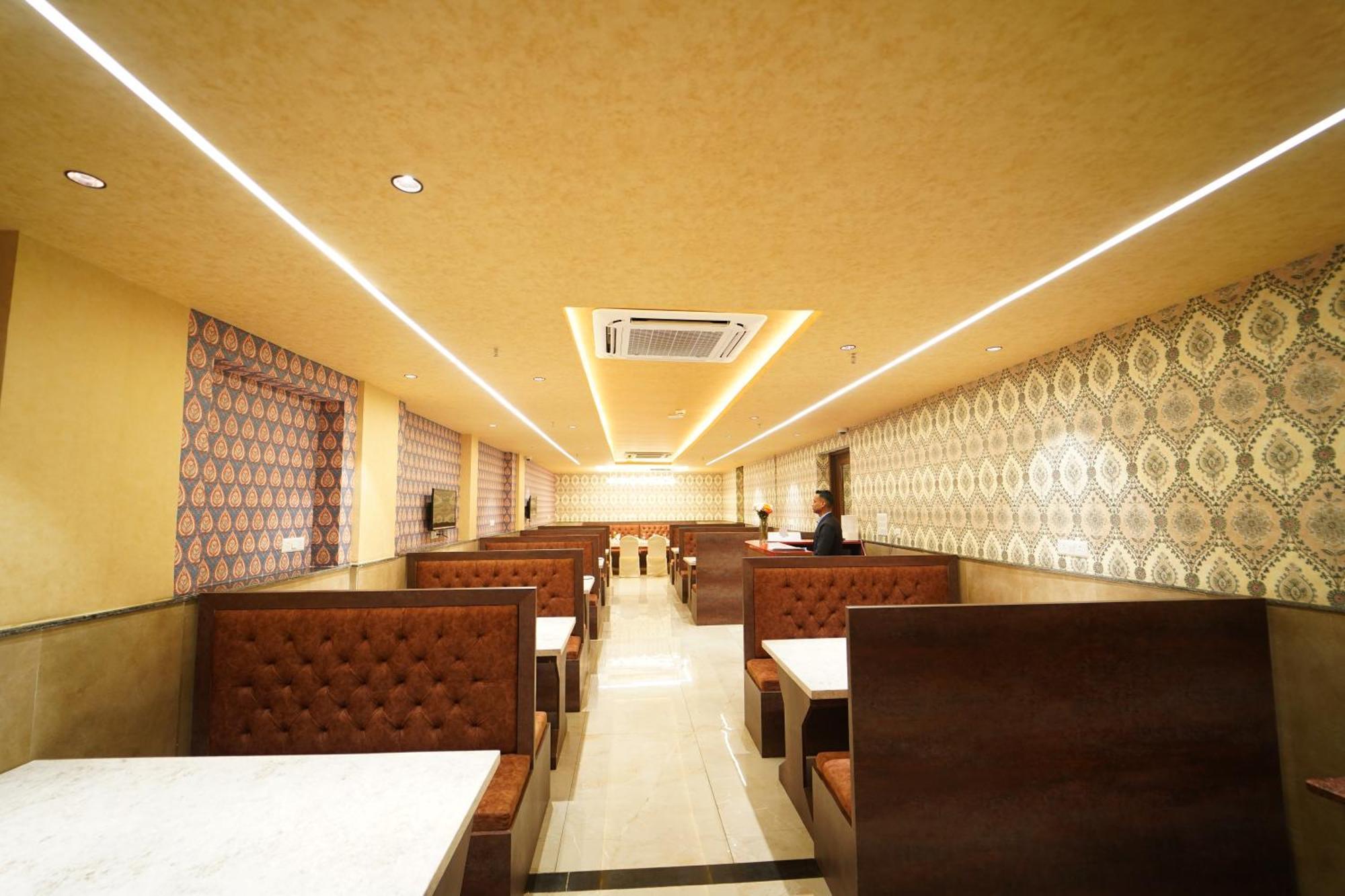 Hotel Ananta Sayana بوهفانيشفار المظهر الخارجي الصورة