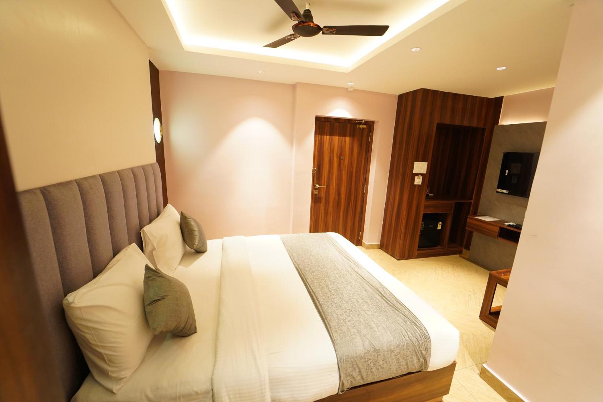 Hotel Ananta Sayana بوهفانيشفار المظهر الخارجي الصورة